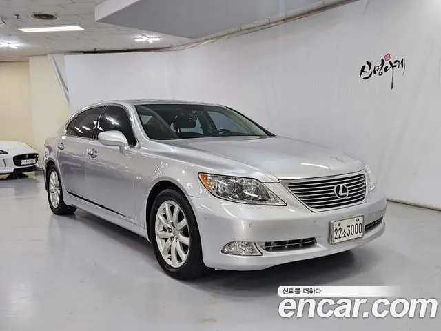 Lexus LS 4-seats