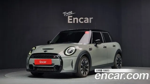 Mini Cooper 5Door Classic Launch Pack