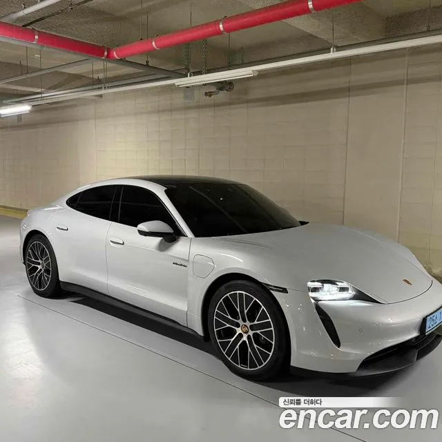Porsche Taycan Base