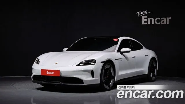 Porsche Taycan Base