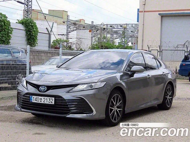 Toyota Camry 2.5 XLE Hybrid