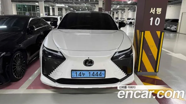 Lexus RZ Luxury