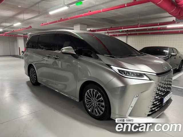 Lexus LM 500h Royal