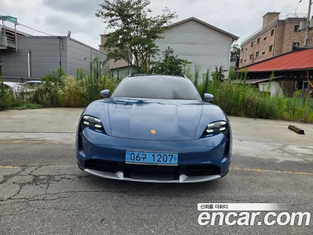 Porsche Taycan Turbo Cross Turismo