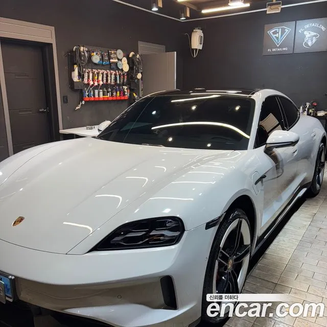 Porsche Taycan 4S
