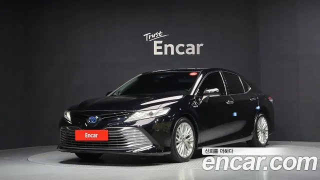 Toyota Camry 2.5 XLE Hybrid