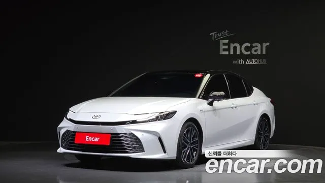 Toyota Camry 2.5 XLE Premium Hybrid