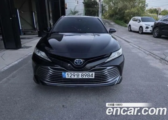 Toyota Camry 2.5 XLE Hybrid