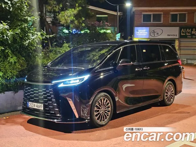 Lexus LM 500h Executive