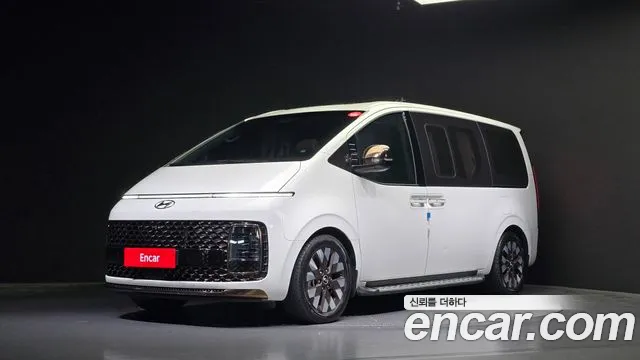 Hyundai Staria 4WD Lounge 9-Seater