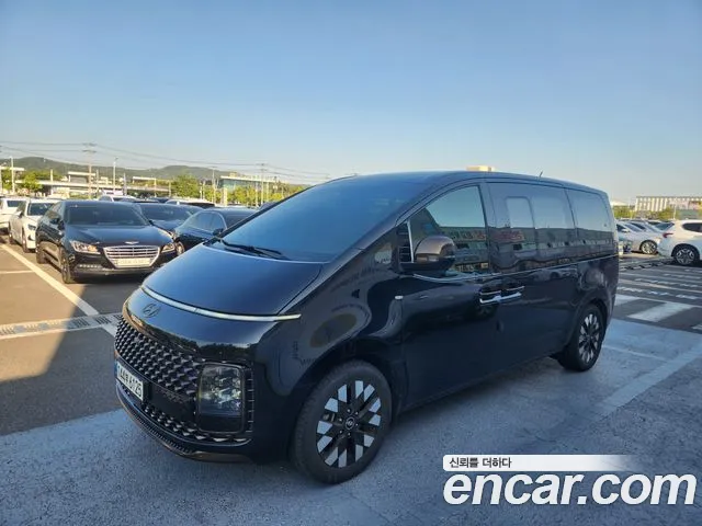 Hyundai Staria 4WD Lounge 9-Seater