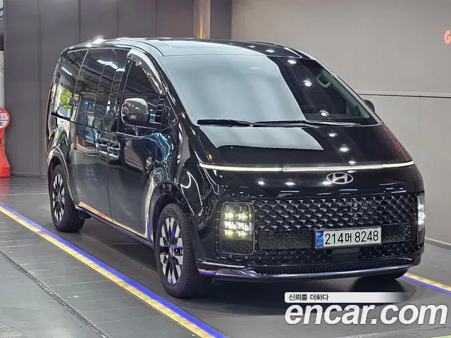 Hyundai Staria Lounge 9-Seater
