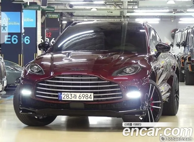 Astonmartin DBX 4.0 V8 707