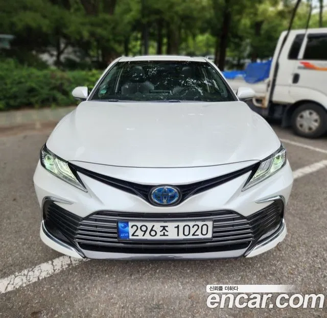 Toyota Camry 2.5 XLE Hybrid