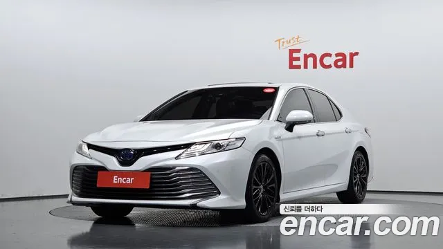 Toyota Camry 2.5 XLE Hybrid
