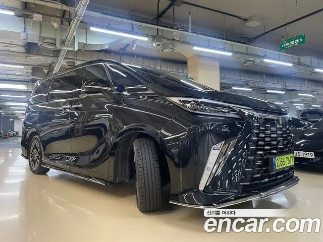 Lexus LM 500h Royal