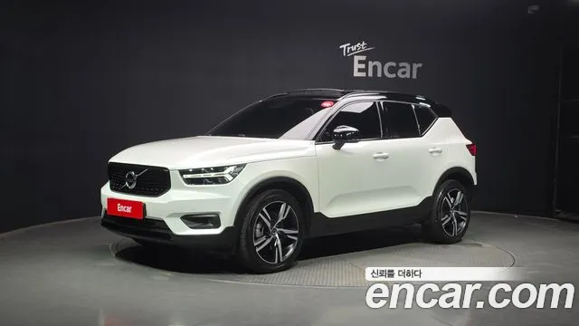Volvo XC40 B4 R-Design