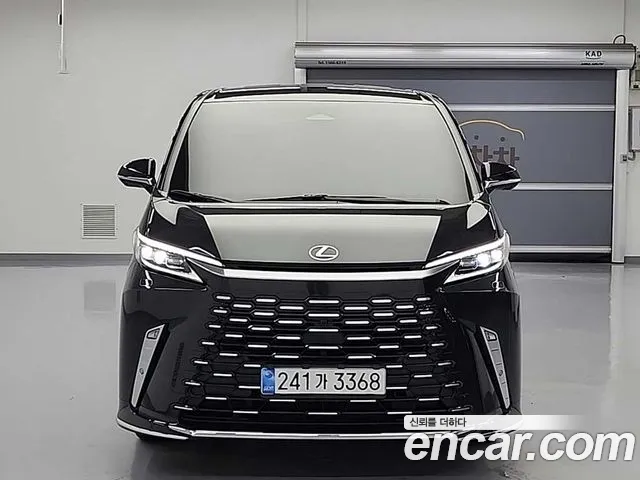 Lexus LM 500h Executive