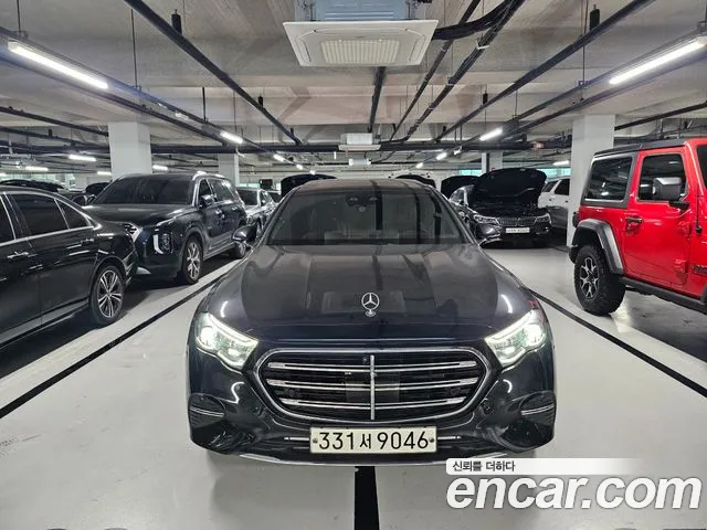 Mercedes-Benz E-Class E300 4MATIC Exclusive