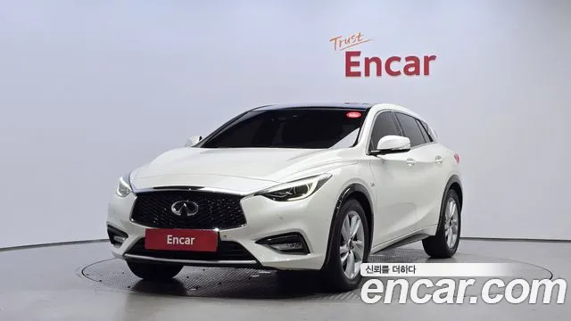 Infiniti Q30 2.0 Essential