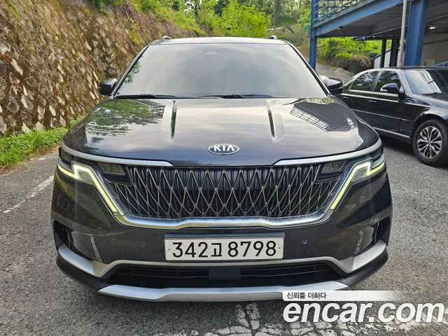 Kia Canival 9-Seater Prestige