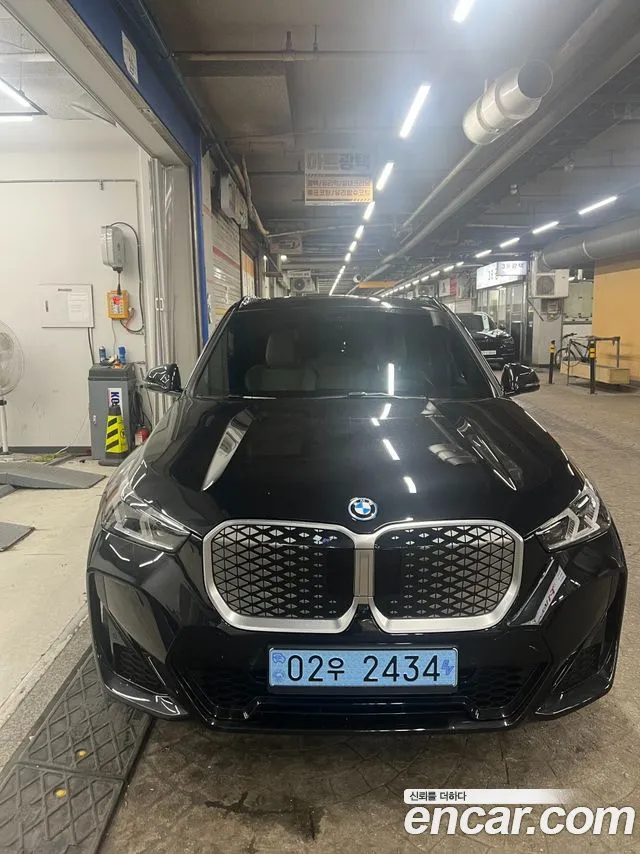 BMW iX1 xDrive 30 M Sport
