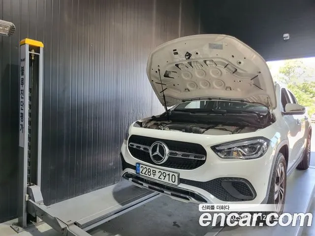 Mercedes-Benz GLA-Class GLA220
