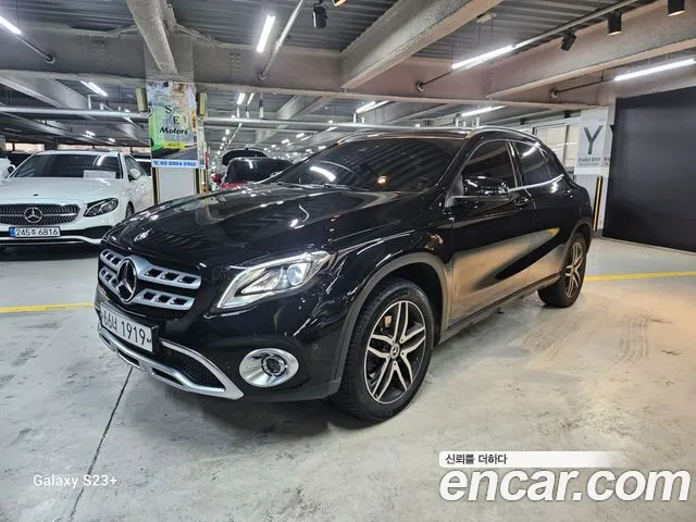 Mercedes-Benz GLA-Class GLA220 Premium