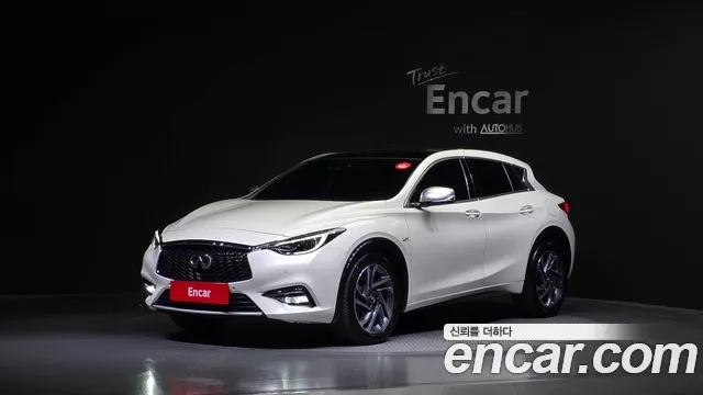 Infiniti Q30 2.0 Cafe Teak