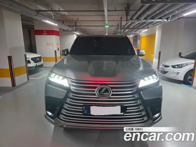 Lexus LX 700h Luxury