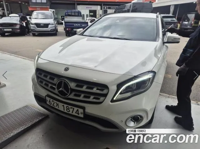 Mercedes-Benz GLA-Class GLA220