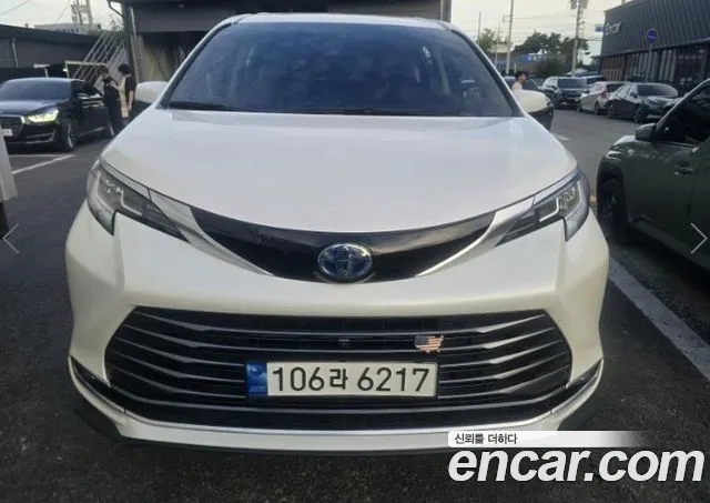 Toyota Sienna 2.5 Hybrid 2WD
