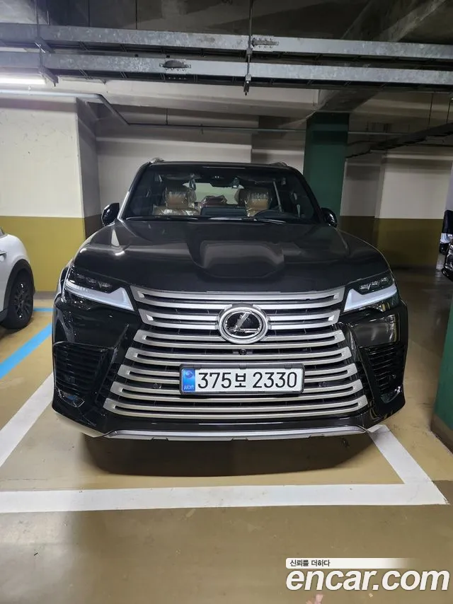 Lexus LX 700h Luxury
