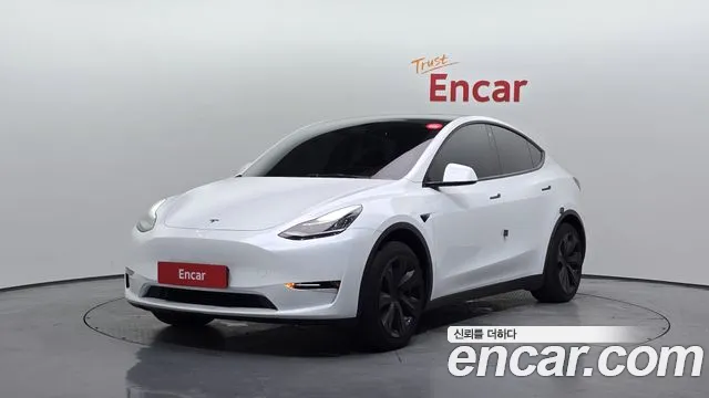Tesla Model Y Standard Range