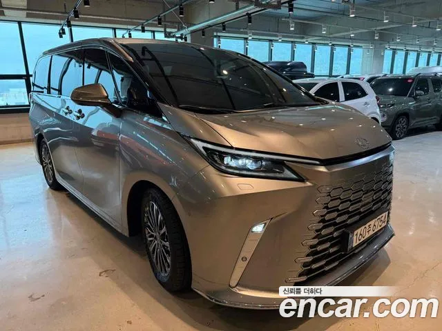 Lexus LM 500h Royal
