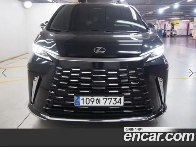 Lexus LM 500h Royal