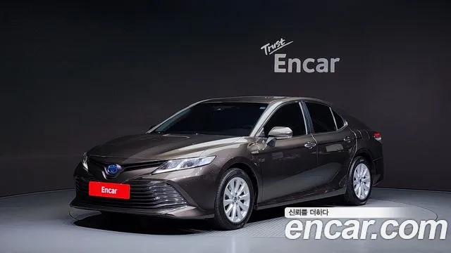 Toyota Camry 2.5 LE Hybrid