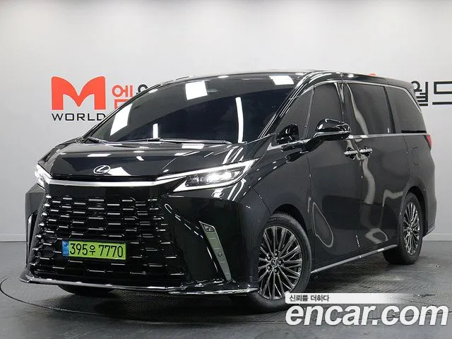 Lexus LM 500h Royal