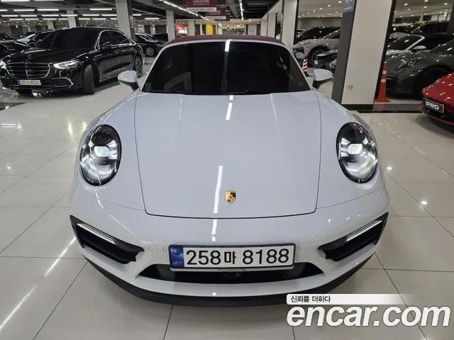 Porsche 911 Carrera 4 GTS Cabriolet