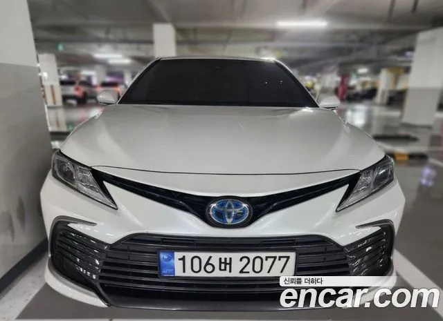Toyota Camry 2.5 LE Hybrid