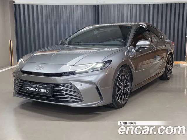 Toyota Camry 2.5 XLE Hybrid