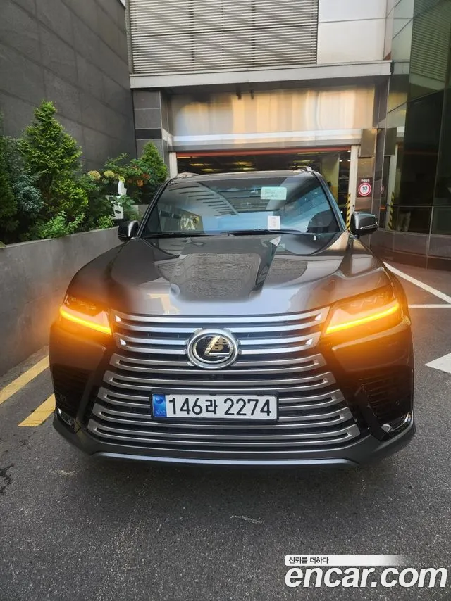 Lexus LX 700h Luxury