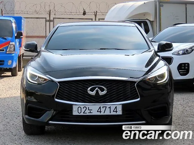 Infiniti Q30 2.0 Pure
