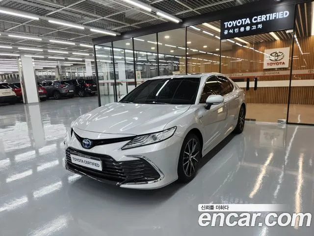 Toyota Camry 2.5 XLE Hybrid