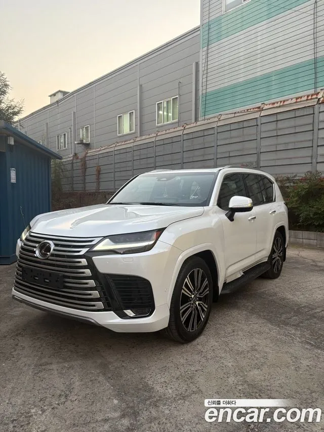 Lexus LX 700h Luxury