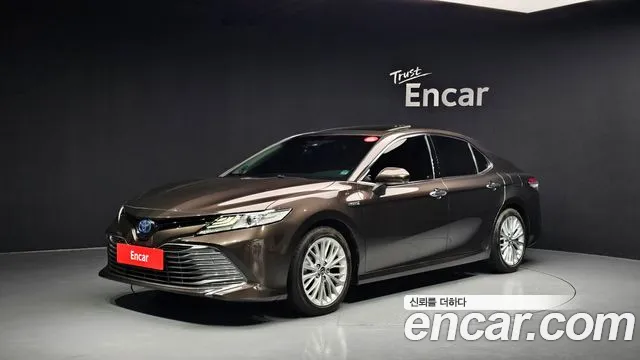 Toyota Camry 2.5 XLE Hybrid