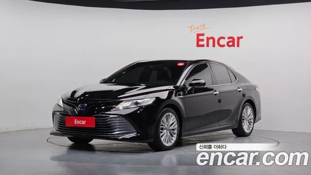 Toyota Camry 2.5 XLE Hybrid