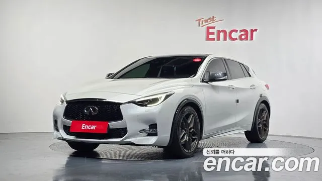 Infiniti Q30 2.0 Essential