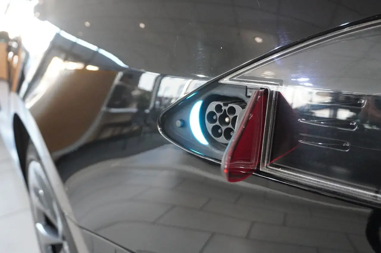 Model SPERFORMANCE LUDICROUS NAVI/LED/SPORT/FSD