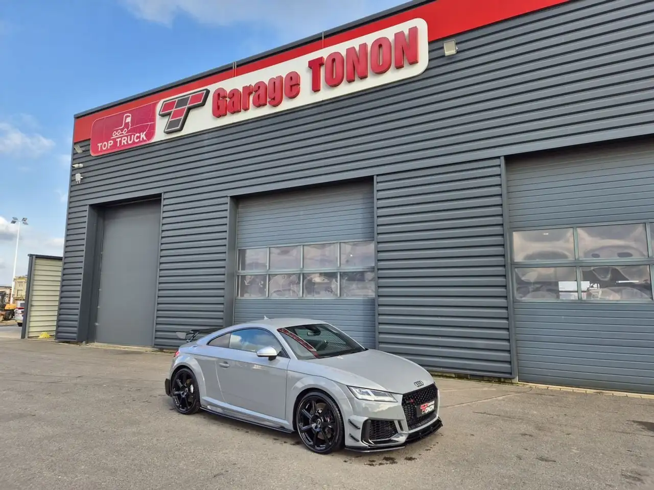 TT RSICONIC EDITION